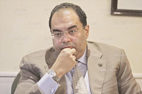 محمود محيي الدين يقترح ضخ حصيلة الضرائب العقارية و«القيمة المضافة» في المحليات
