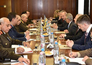 بالصور.. استقبال رسمي لوزير الدفاع في المجر