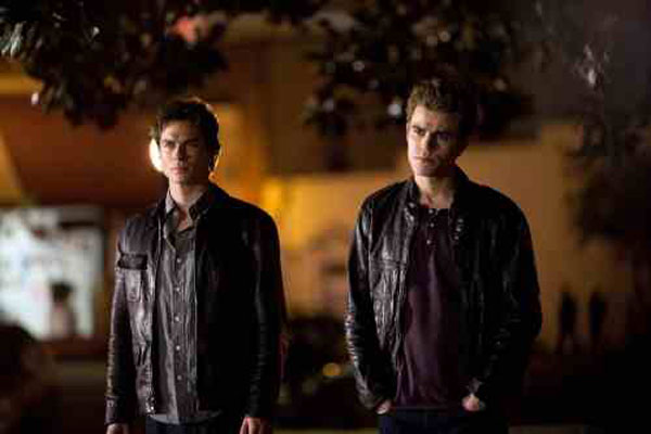 بعد 6 مواسم إلينا جيلبرت تترك الأخوين سلفاتور بمفردهما في Vampire Diaries بوابة الشروق نسخة الموبايل