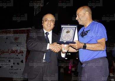 بالصور.. الصحفيون الجدد يؤدون القسم المهني في حفل إفطار مركز شباب الجزيرة