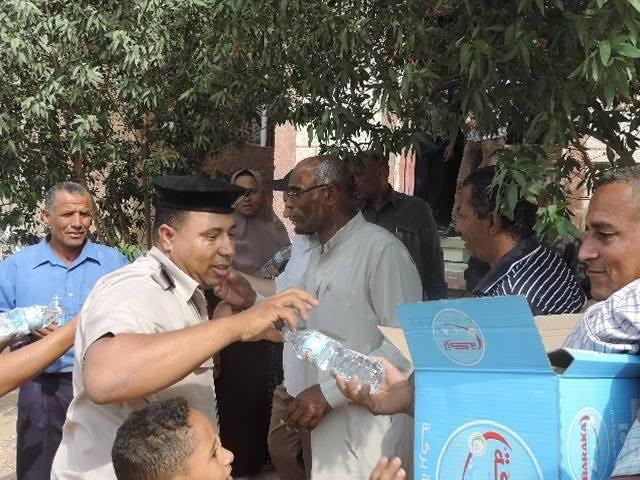 «الداخلية» ترفع شعار «الشرطة في خدمة الشعب الحرّان».. وتُركب «مكيفات» داخل العنابر
