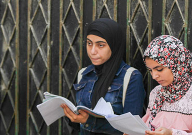 أمهات مصر: طلاب شعبتي علمي علوم ورياضة يعترضون على جدول امتحانات الثانوية.. وترحيب في الأدبي 