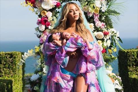 «بيونسيه» تنشر أول صورة لتوأمها على «انستجرام»