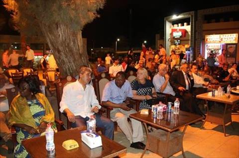 جولة للوفد المشارك في مؤتمر أمن الطيران المدني في السوق التجاري بشرم الشيخ