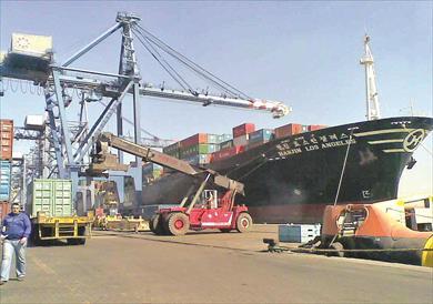 «بورسعيد للحاويات» تتعاقد على خدمات جديدة للخط الملاحى CMA CGM