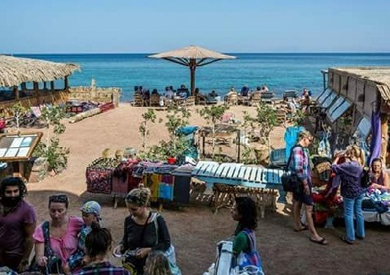 منتجعات دهب تستقبل 2208 سائحين خلال 24 ساعة