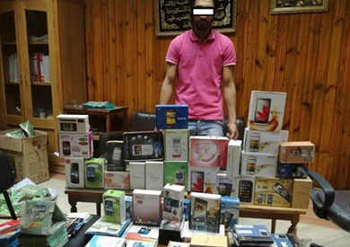 ضبط هواتف محمولة مجهولة خطر على الأمن القومي بالجيزة