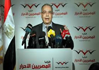 عصام خليل: نعد بلاغات للنائب العام ضد من تطاول على «المصريين الأحرار»