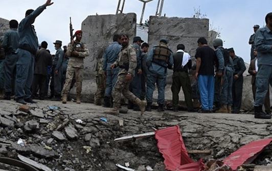 77 قتيلًا وجريحًا بانفجار غربى كابول.. وطالبان تتبنى الهجوم