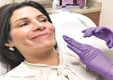 أمريكية تجرى 8 عمليات جراحية كي تصبح ميلانا ترامب