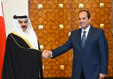 ملك البحرين يمنح «السيسي» وسام الشيخ عيسى آل خليفة