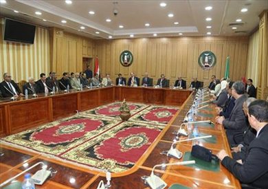 وزير القوى العاملة يلتقي القيادات النقابية لعمال المنوفية وزير القوى العاملة يلتقي القيادات النقابية لعمال المنوفية