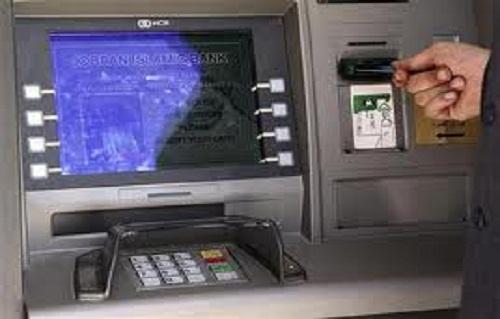 أصحاب المعاشات يشكون من عدم صرف مستحقاتهم من ماكينات الصرف الآلى