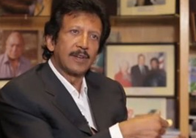 يوسف منصور يروي رحلته الفنية والعلاجية في «مع الناس»