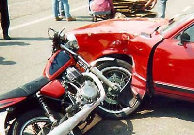 http://www.shorouknews.com/uploadedimages/Sections/Egypt/Accidents/original/Car-crash-motorbike.jpg