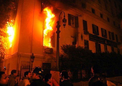 http://www.shorouknews.com/uploadedimages/Sections/Egypt/Accidents/original/Fire-Assiut-Judges-Club-1830.jpg