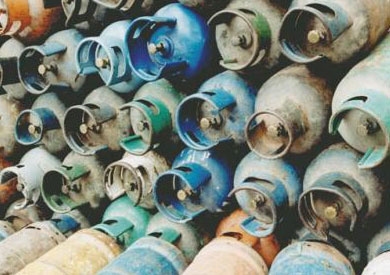 التموين: ضبط أكثر من 1500 كيلو دقيق و36 إسطوانة بوتاجاز قبل بيعهم بالسوق السوداء
