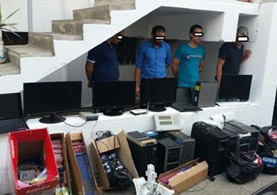 بالصور.. ضبط 4 أشخاص يمررون المكالمات الدولية بطريقة غير شرعية