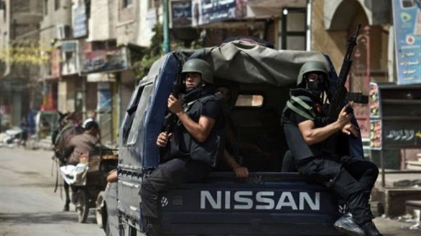 ضبط 42 محكوما عليهم وفلسطينيين انتهت إقامتهما خلال حملات في شمال سيناء