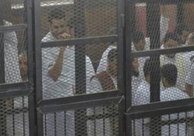 شاهد بـ«اقتحام قسم حلوان»: «أخي تظاهر لكن مش إخوان».. والقاضي: «يبقى واخد فلوس»