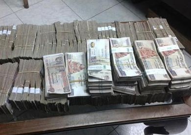ضبط 1.5 مليون جنيه داخل كرتونة بميدان عبد المنعم رياض