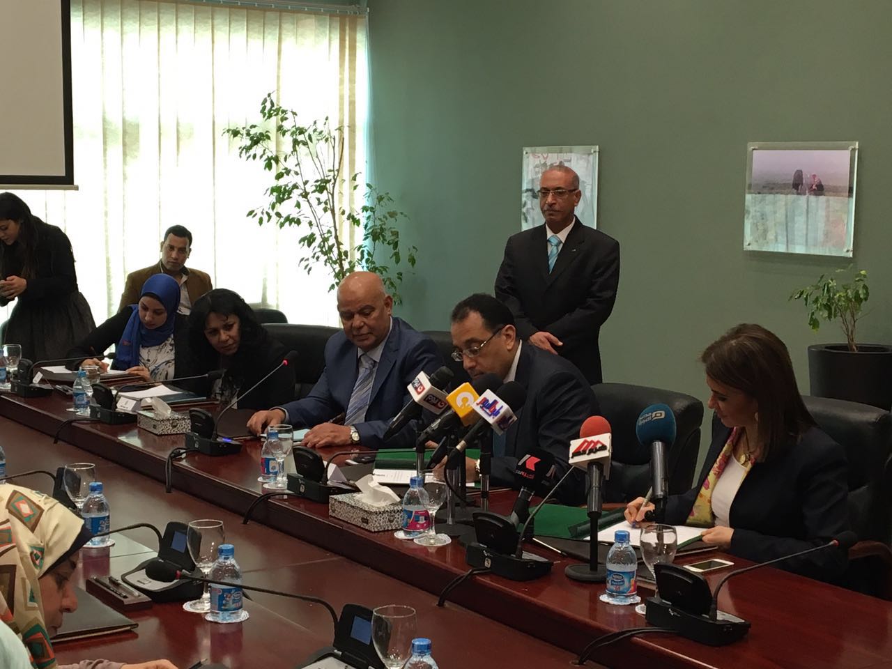 وزيرا التعاون والإسكان يبحثان مع البنك الإفريقي للتنمية دعم صندوق تطوير العشوائيات