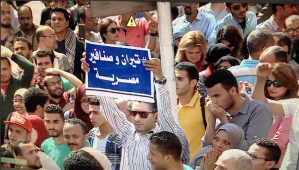 القبض على 3 شباب يرفعون لافتات «تيران مصرية» بالغربية