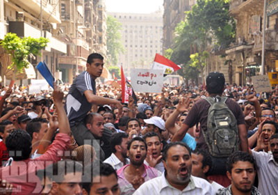 انطلاق مسيرة من التحرير للشورى تنادي بإسقاط النظام