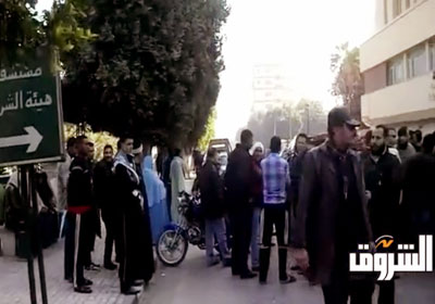 http://www.shorouknews.com/uploadedimages/Sections/Egypt/Eg-Politics/original/Protest-staff-Assiut-1479.jpg