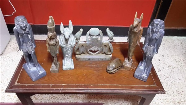 ضبط سائق بـ«تنشيط السياحة» بحوزته 13 قطعة أثرية بالوادي الجديد