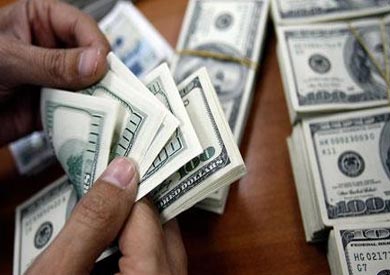 الدولار ثابت رسميا.. ويفقد 60 قرشا فى السوق السوداء خلال 24 ساعة