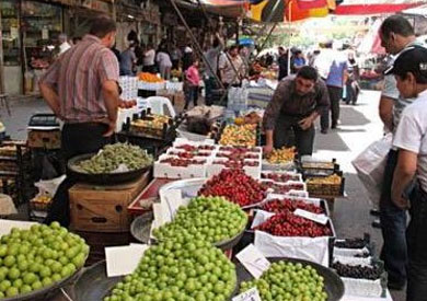 جنون أسعار الخضار والفاكهة يُدخل المواطنين في «حسبة برما» 