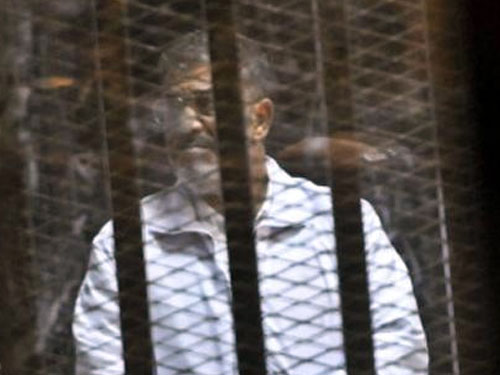 «مرسي» للمحكمة: بصفتي رئيسا للجمهورية.. أطالب بتحريك دعوى ضد ضابط الأمن الوطني - 

        