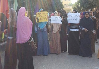 تفريق مسيرة لطالبات جامعة الأزهر المنتميات للإخوان بالقاهرة - 

        