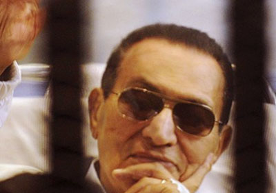 قبل ساعات من الحكم على «مبارك».. جمال عيد: البراءة ستصب في مصلحة «الفلول والإخوان» 