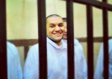 بعد تأييد حكم حبسه عامين.. «عمر حاذق» لأصدقائه: شُكرًا لكم

        ::  :: نسخة الموبايل