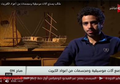 فيديو.. طالب يصنع مجسمات فنية باستخدام «أعواد الكبريت» فيديو.. طالب يصنع مجسمات فنية باستخدام «أعواد الكبريت»
