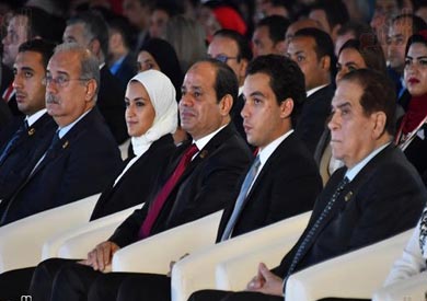 عرض فيلم تسجيلي عن أعمال المؤتمر الوطني الأول للشباب في أولى جلساته الشهرية