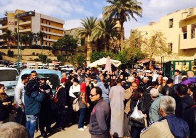 بالصور.. وصول جثمان زبيدة ثروت مسجد السيدة نفيسة