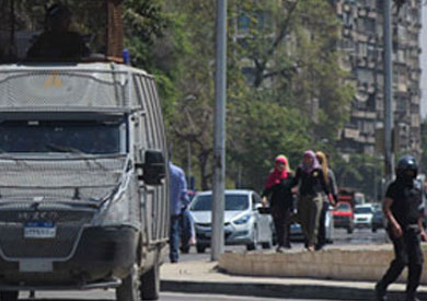 أمن أسيوط يضع الخطة النهائية لتأمين المدارس والجامعات.. ومصادر بـ«التعليم»: تحويل المدرسين الإخوان لأعمال إدارية

        ::  :: نسخة الموبايل