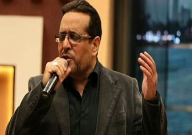 علاء عبدالخالق يعود بجمهوره إلى أجواء التسعينيات