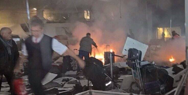 سماع دوي انفجارين وإطلاق نار في مطار أتاتورك بإسطنبول