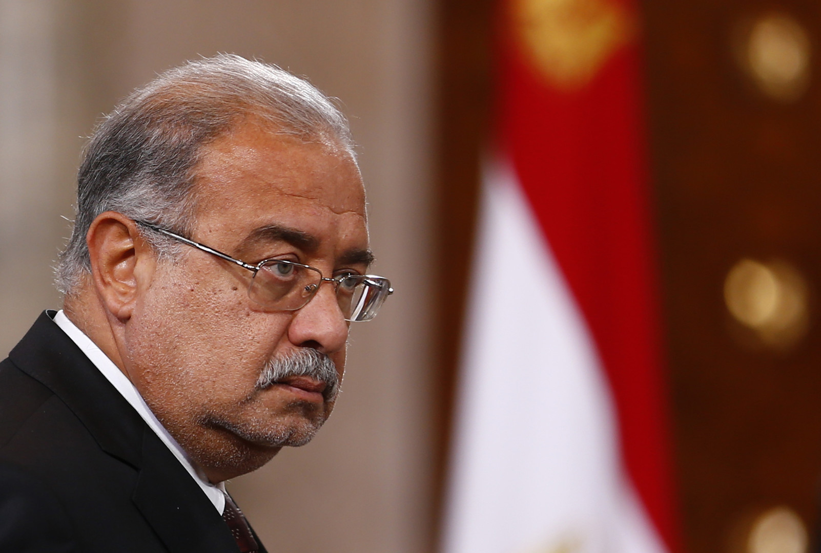 الحكومة تتجه إلى «خيارات صعبة» لتقليص عجز الموازنة
