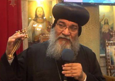 مشيدًا بتصريحات الرئيس عن «سيدة المنيا».. الأنبا مكاريوس: السيسي إنسان على مستوى المسؤولية