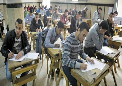 فوضى في لجان ثانوية المنيا عقب تسريح الطلاب أثناء امتحان مادة التربية الدينية