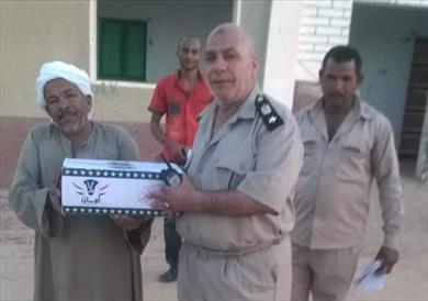 مديرية أمن الوادي الجديد توزع 1000 كرتونة مواد غذائية على الفقراء