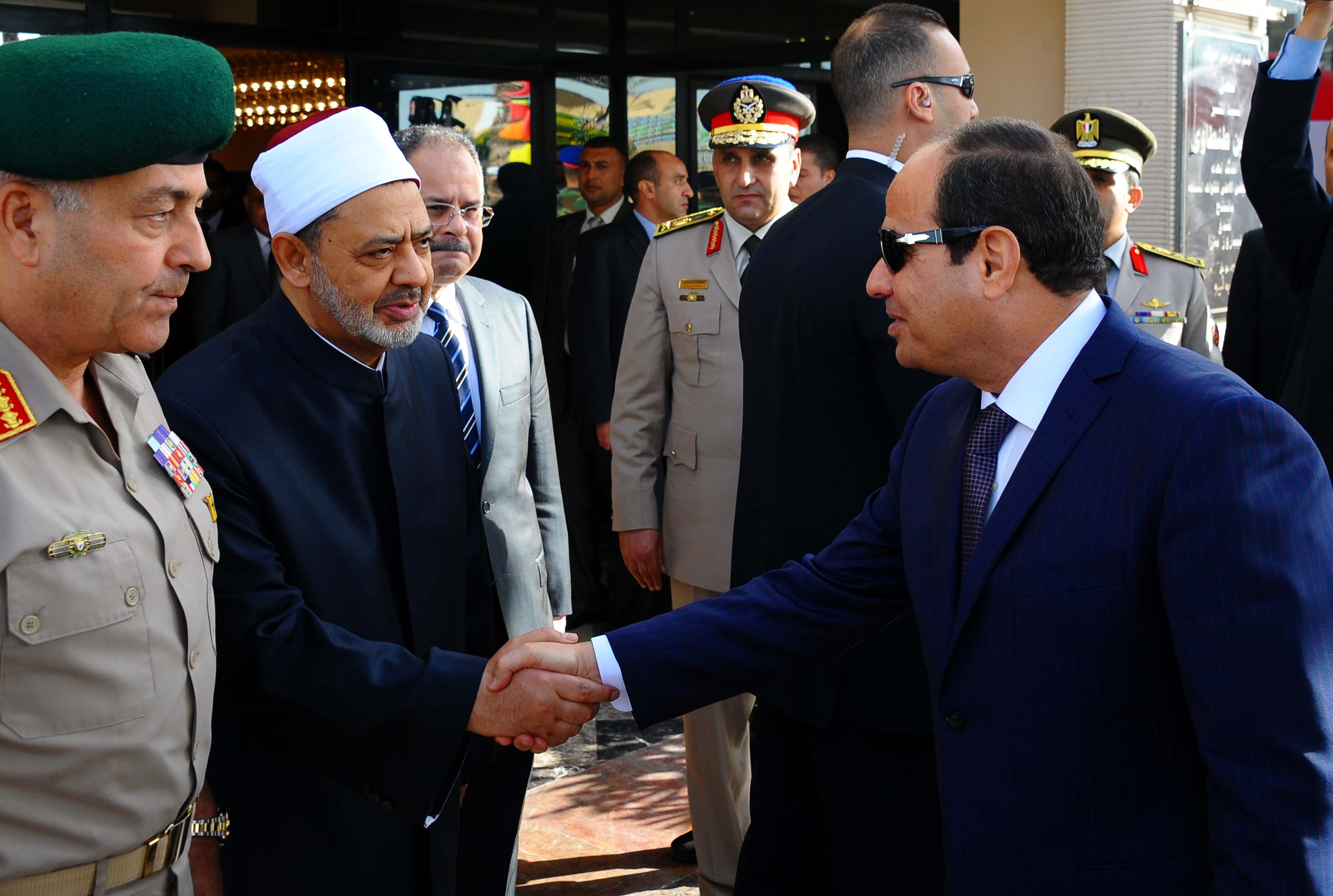 السيسي والطيب يتبادلان التهاني بحلول عيد الفطر
