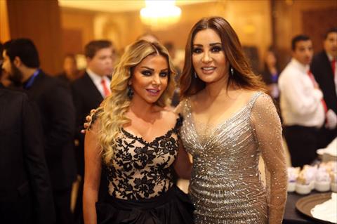 «لطيفة» ترتدي فستانا بتوقيع هاني البحيري في احتفالات أكتوبر