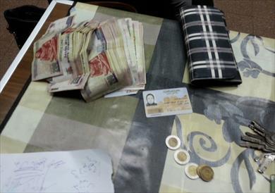 شرطة النقل تعيد حقيبة بها 15 ألف جنيه فقدتها طبيبة بـ«مترو الأنفاق»