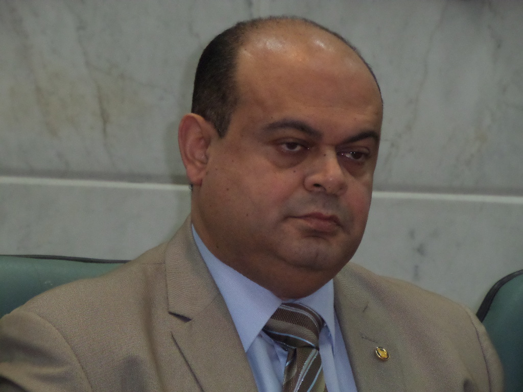 محافظ مطروح: تمهيد 63 كيلو مترا لربط التجمعات الصحراوية بمركز السلوم